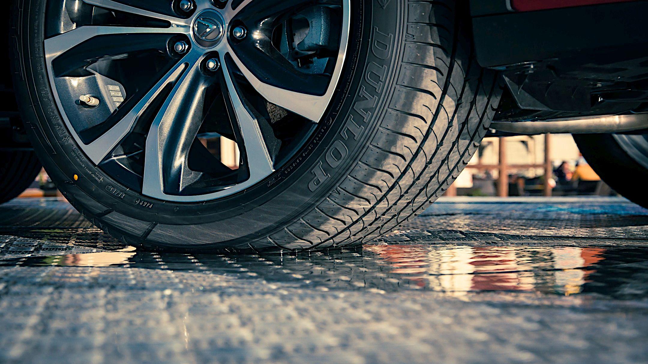 Lexus - full width image tyre
